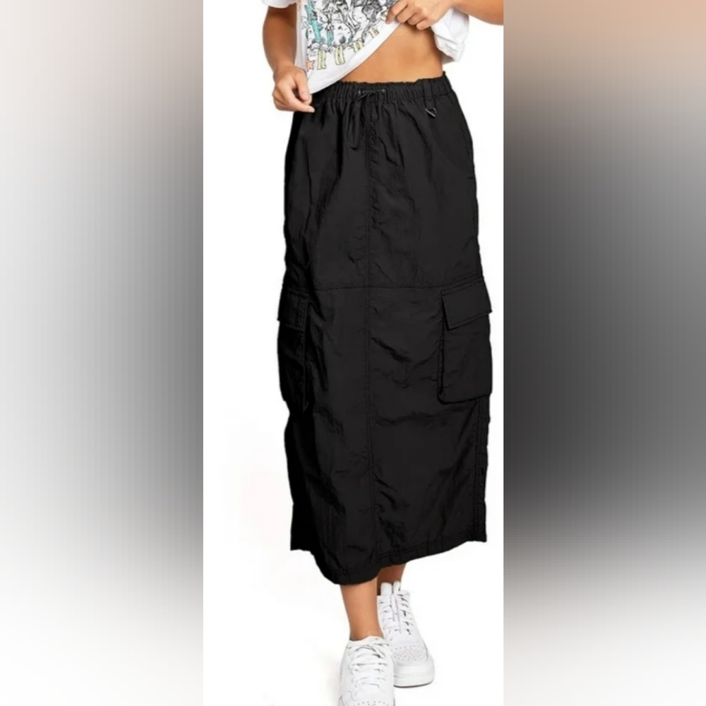 New Love Tree Parachute Full Cargo Skirt Size Small Black Pockets